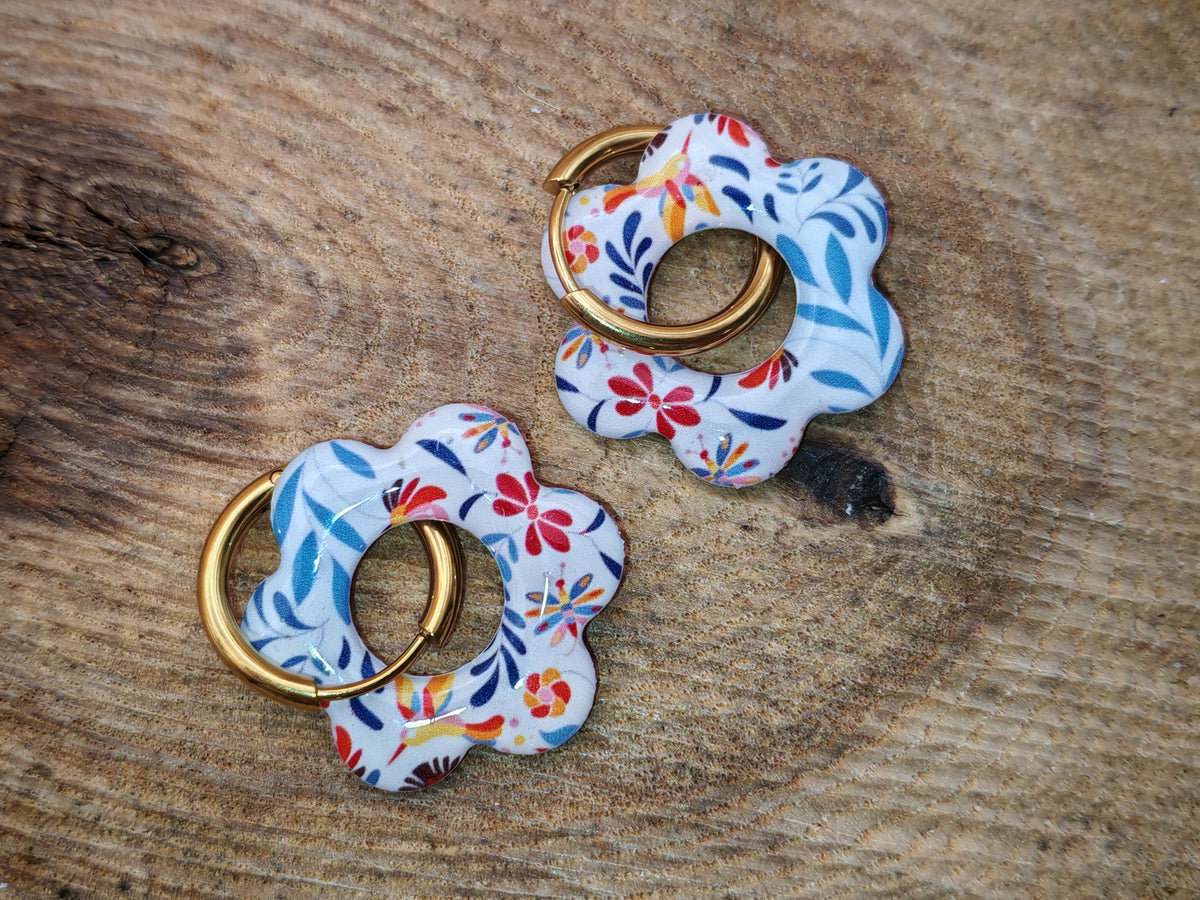 Boucles d’oreilles / Pampilles – Fleur colorée éclatante