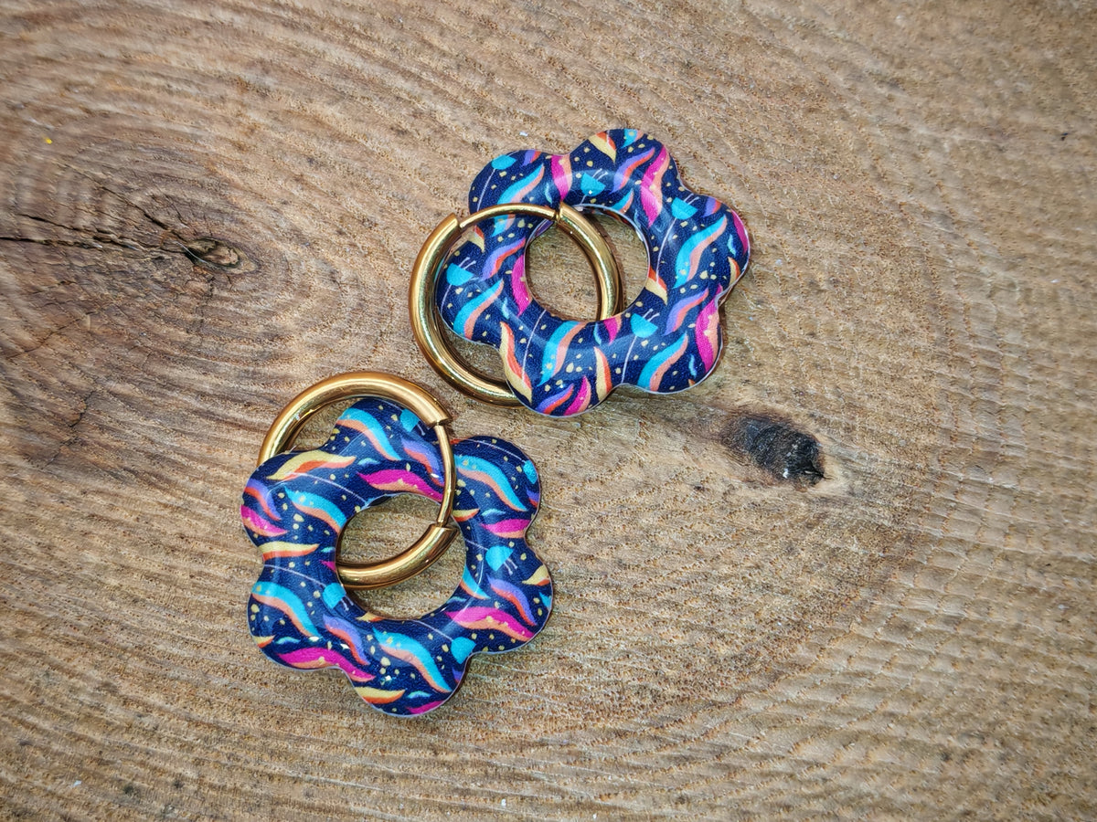 Boucles d’oreilles / Pampilles – Fleur nuit aux reflets irisés