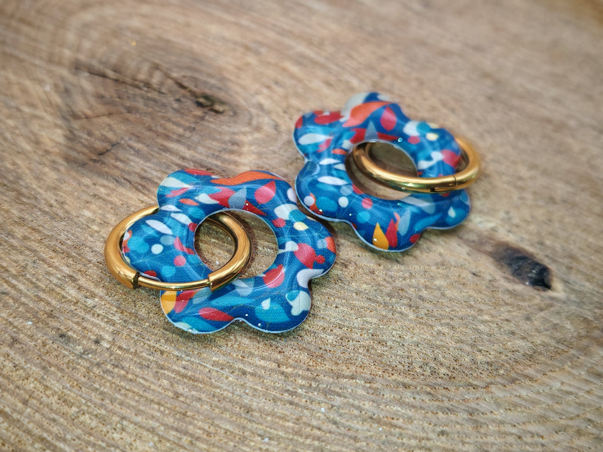 Boucles d’oreilles / Pampilles – Fleur marine aux éclats bordeaux