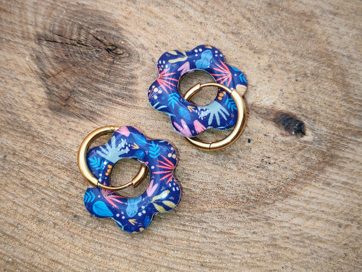 Boucles d’oreilles / Pampilles – Fleur nuit florale aux éclats colorés
