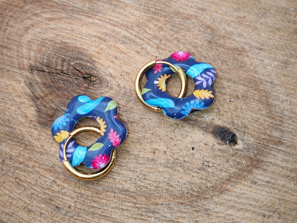 Boucles d’oreilles / Pampilles – Fleur aux feuillages colorés