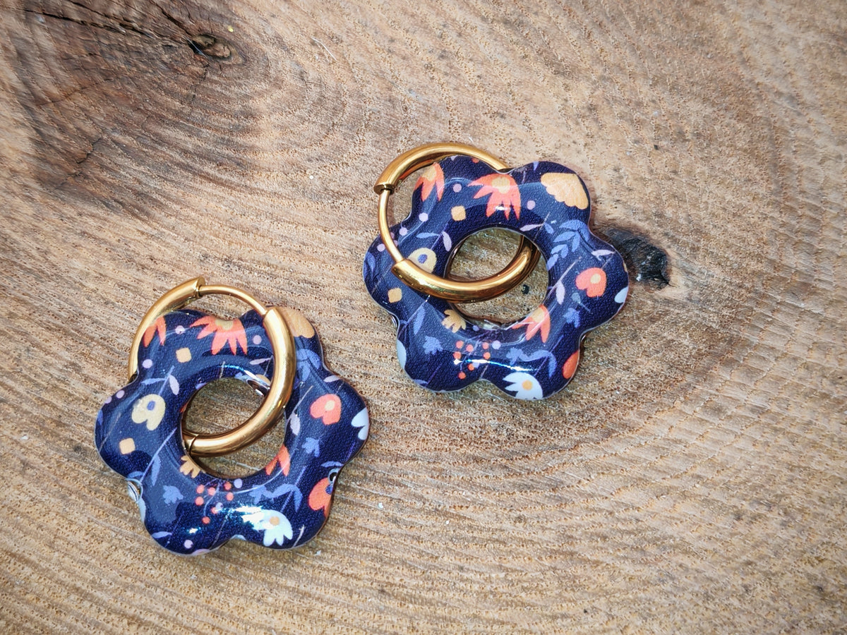 Boucles d’oreilles / Pampilles – Fleur nuit aux éclats floraux
