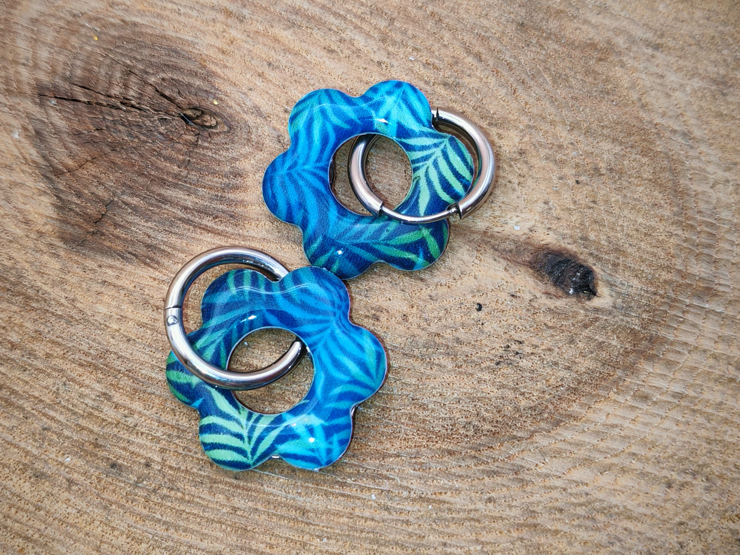 Boucles d’oreilles / Pampilles – Fleur feuillage bleu intense
