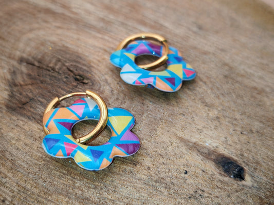 Boucles d’oreilles / Pampilles – Fleur géométrique aux éclats multicolores