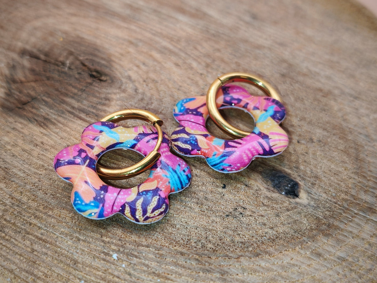 Boucles d’oreilles / Pampilles – Fleur vibrante aux éclats tropicaux