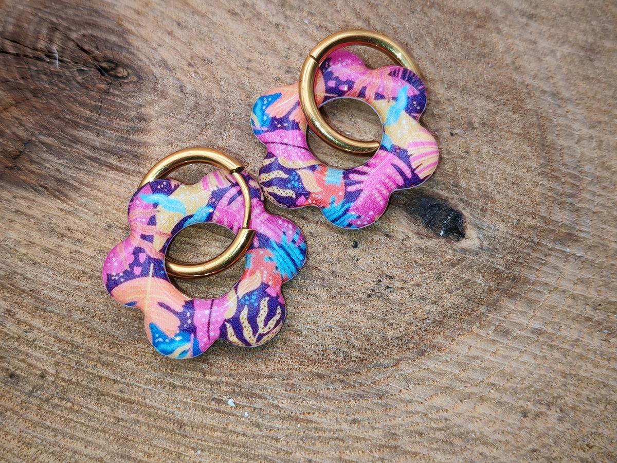 Boucles d’oreilles / Pampilles – Fleur vibrante aux éclats tropicaux