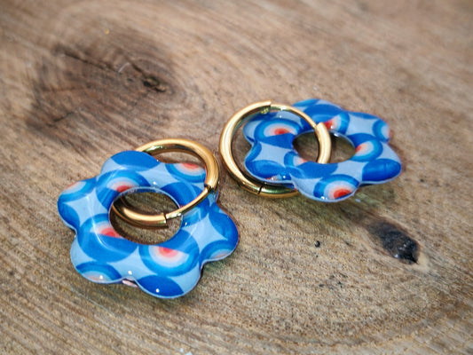 Boucles d’oreilles / Pampilles – Fleur rétro bleue aux reflets graphiques