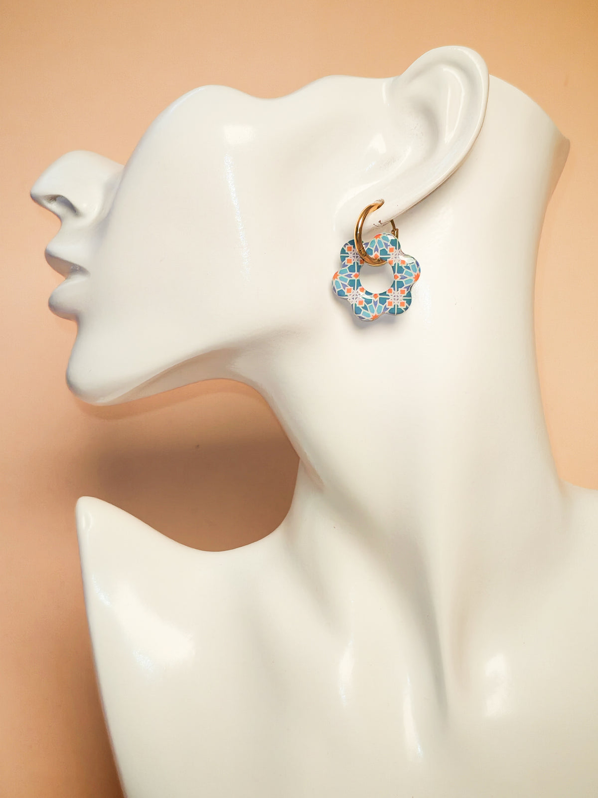 Boucles d’oreilles / Pampilles – Fleur mosaïque turquoise aux éclats solaires