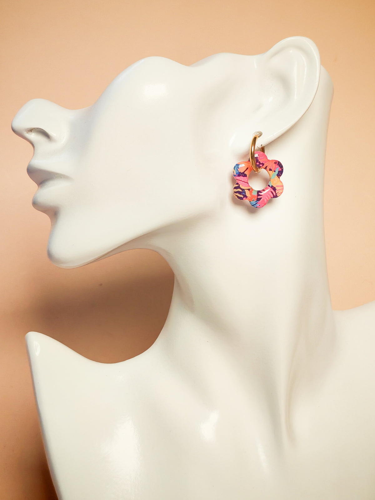 Boucles d’oreilles / Pampilles – Fleur vibrante aux éclats tropicaux