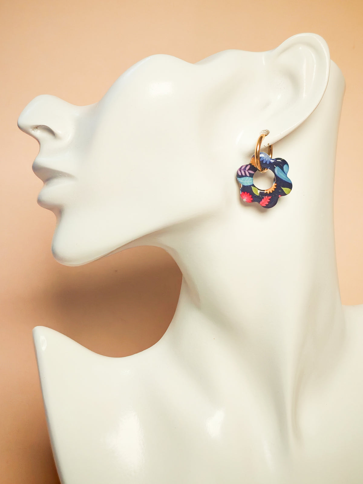 Boucles d’oreilles / Pampilles – Fleur aux feuillages colorés