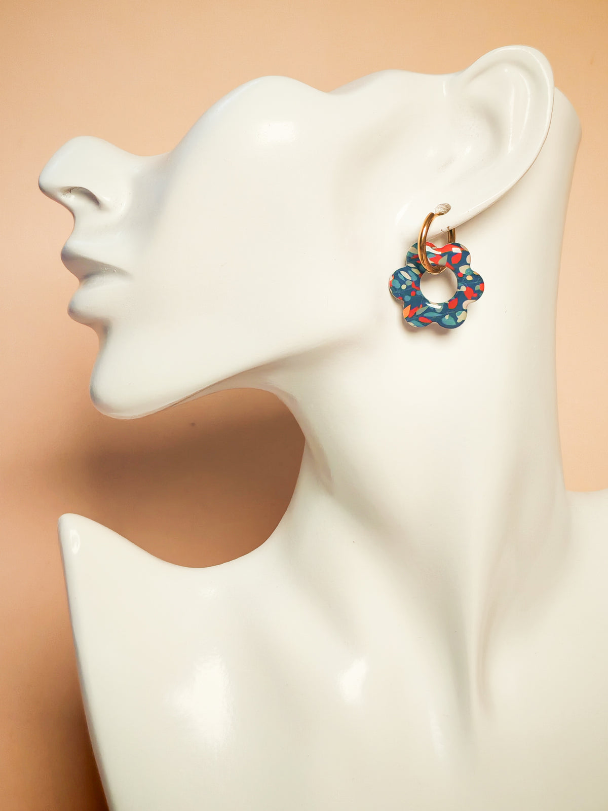 Boucles d’oreilles / Pampilles – Fleur marine aux éclats bordeaux