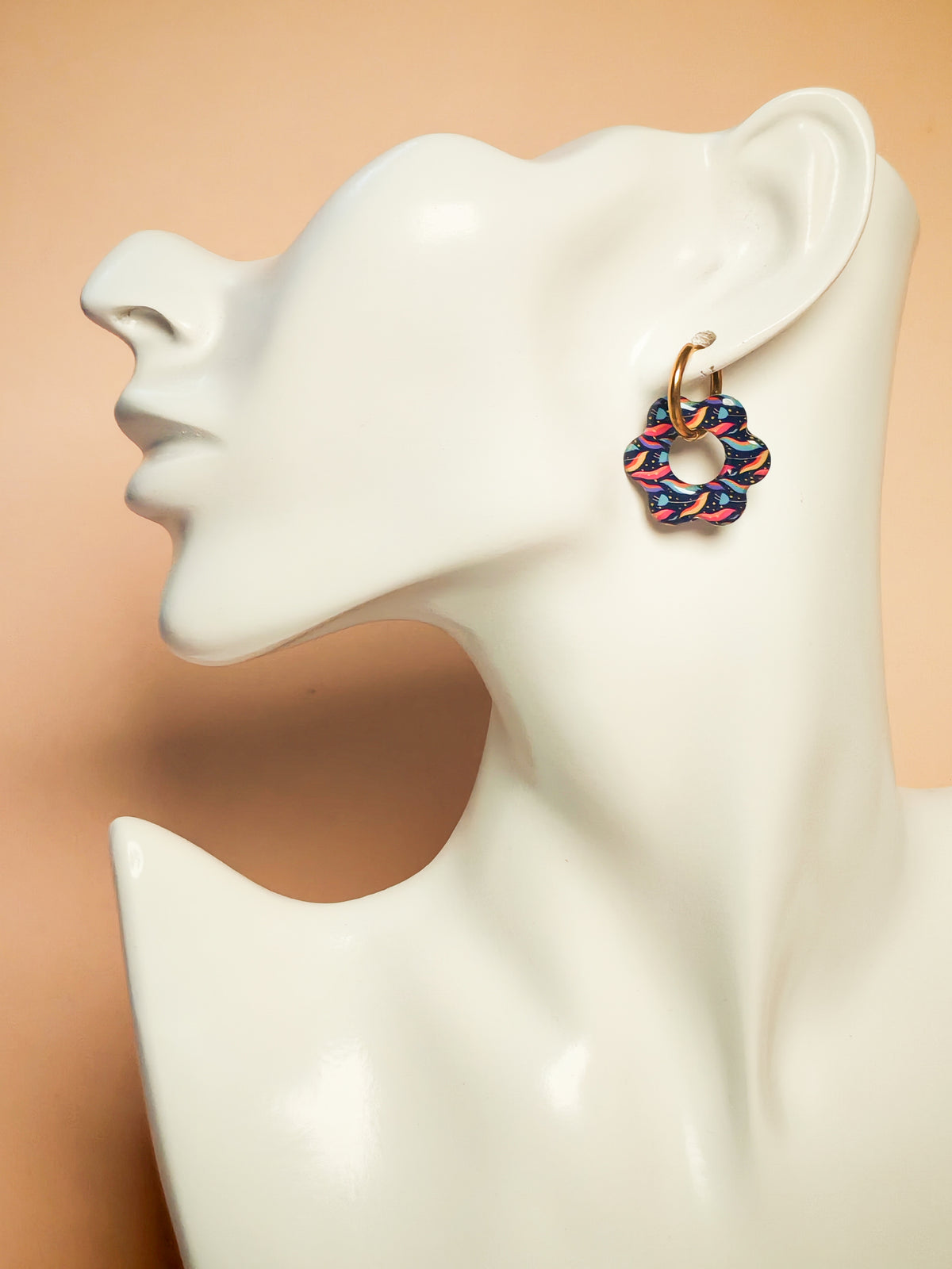 Boucles d’oreilles / Pampilles – Fleur nuit aux reflets irisés