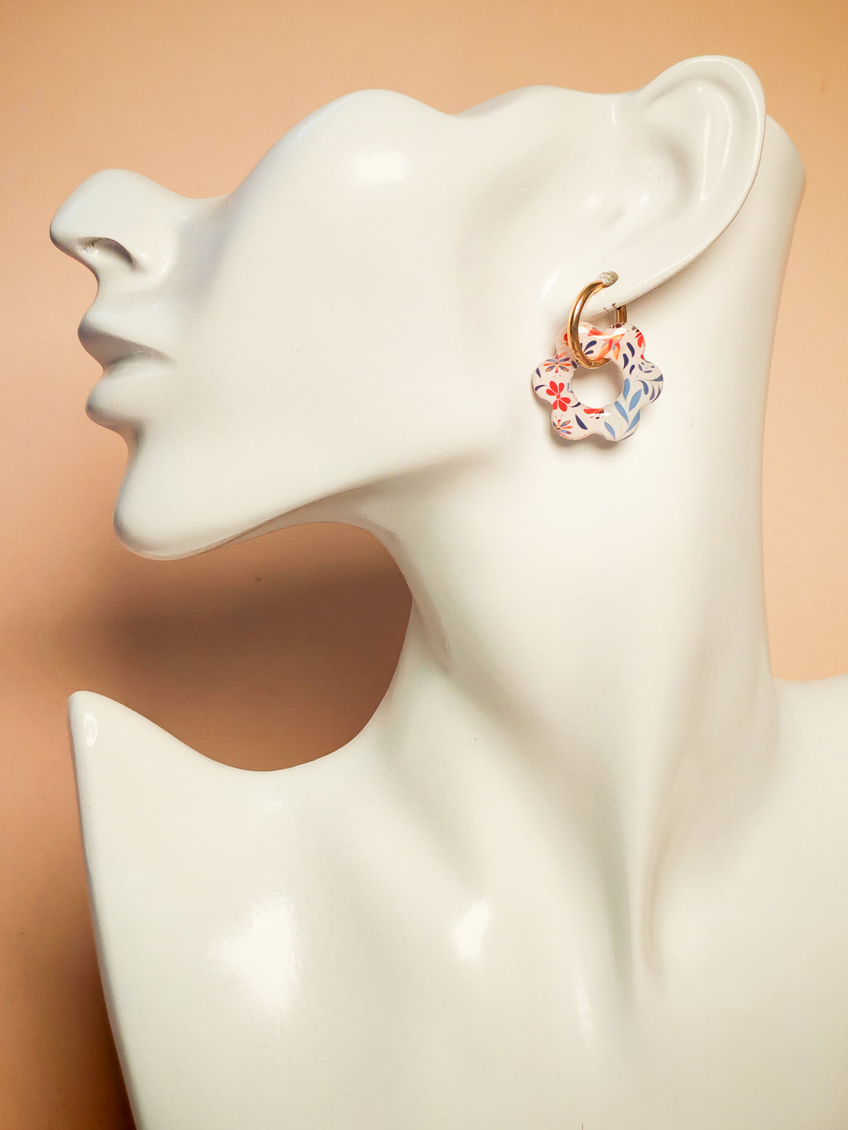 Boucles d’oreilles / Pampilles – Fleur colorée éclatante