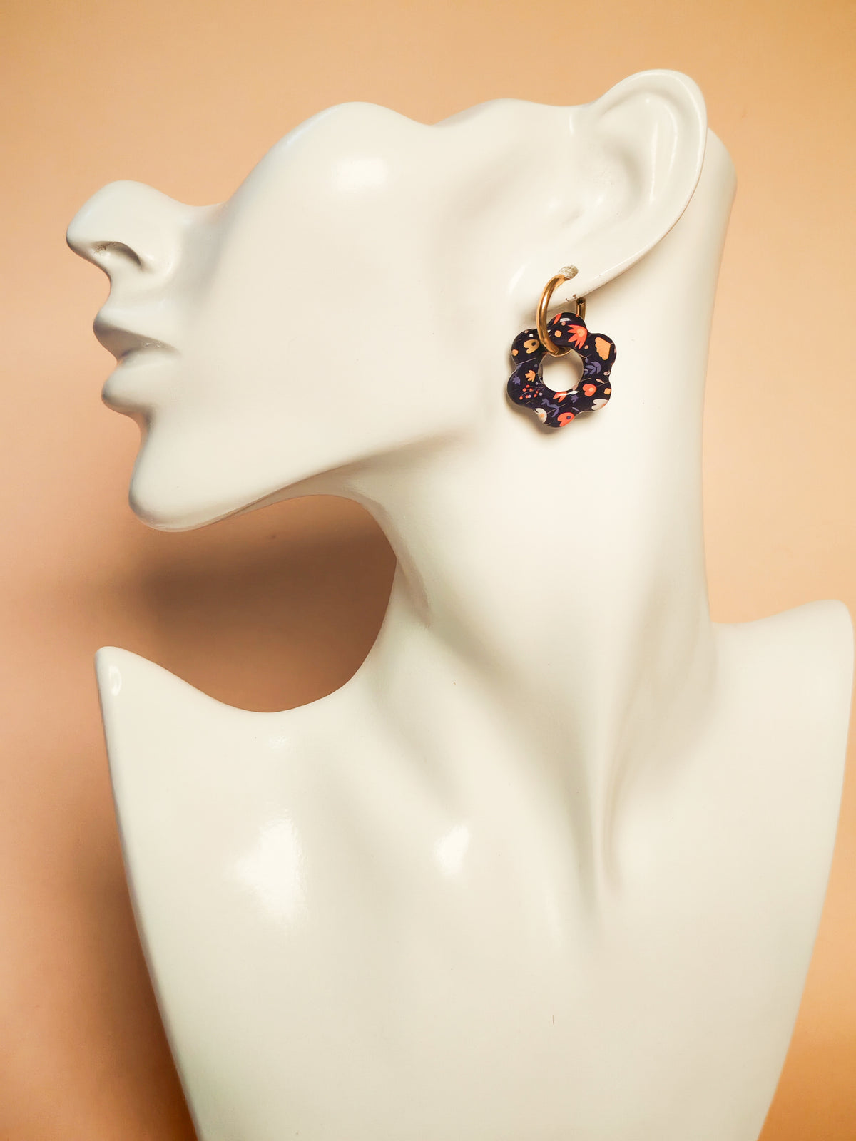 Boucles d’oreilles / Pampilles – Fleur nuit aux éclats floraux