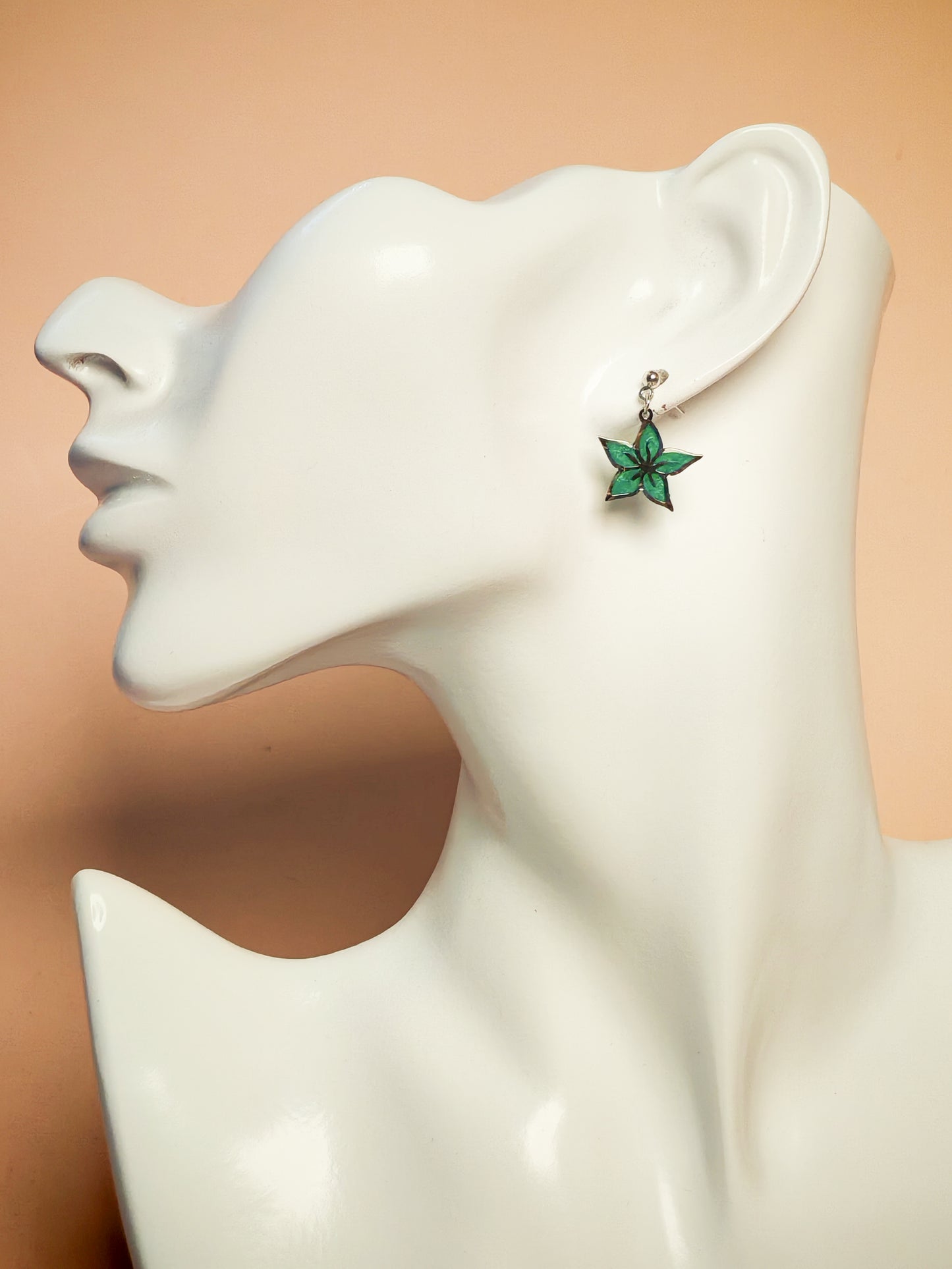 Boucles d’oreilles – Fleurs étoilées argentées