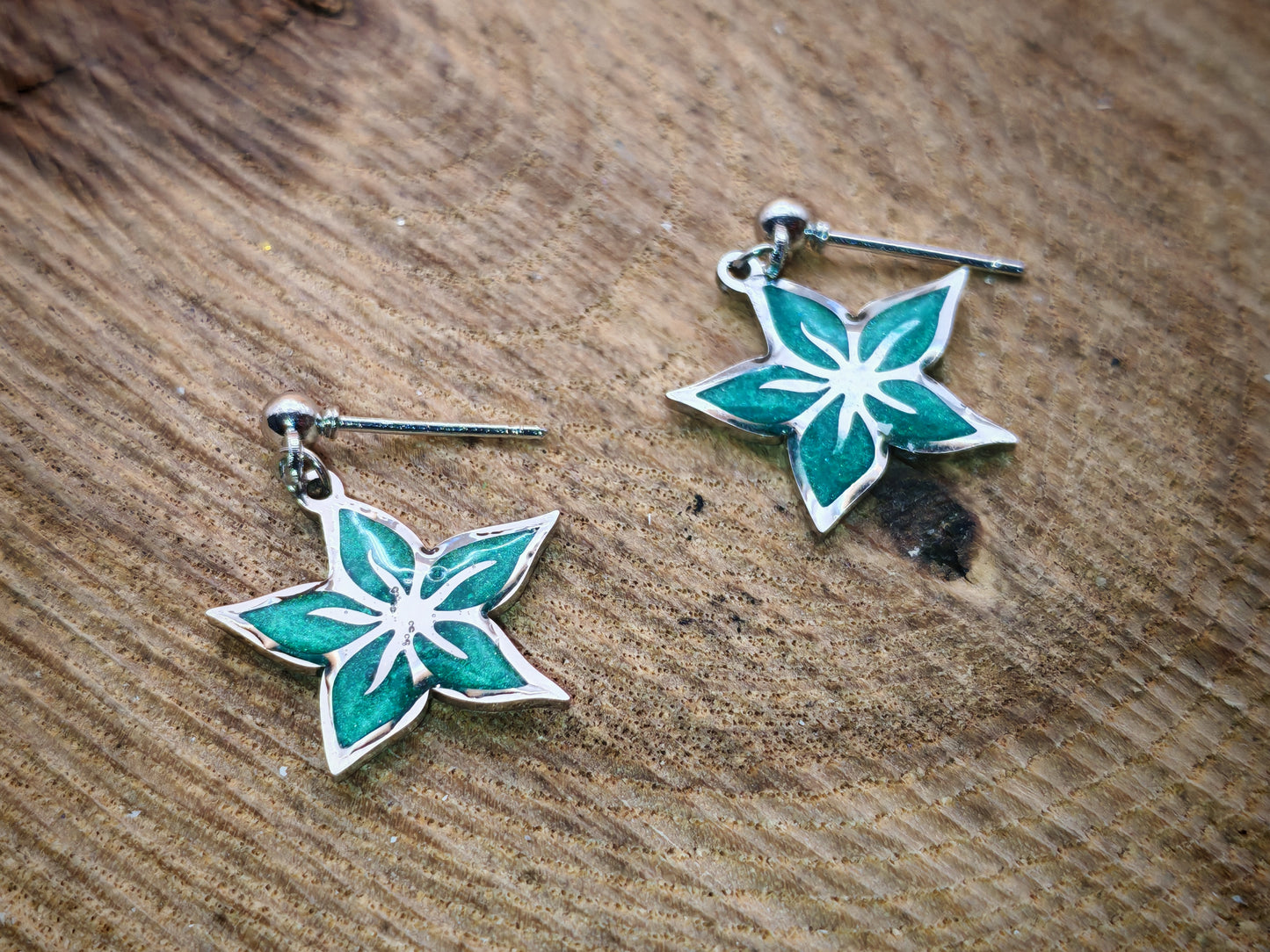 Boucles d’oreilles – Fleurs étoilées argentées