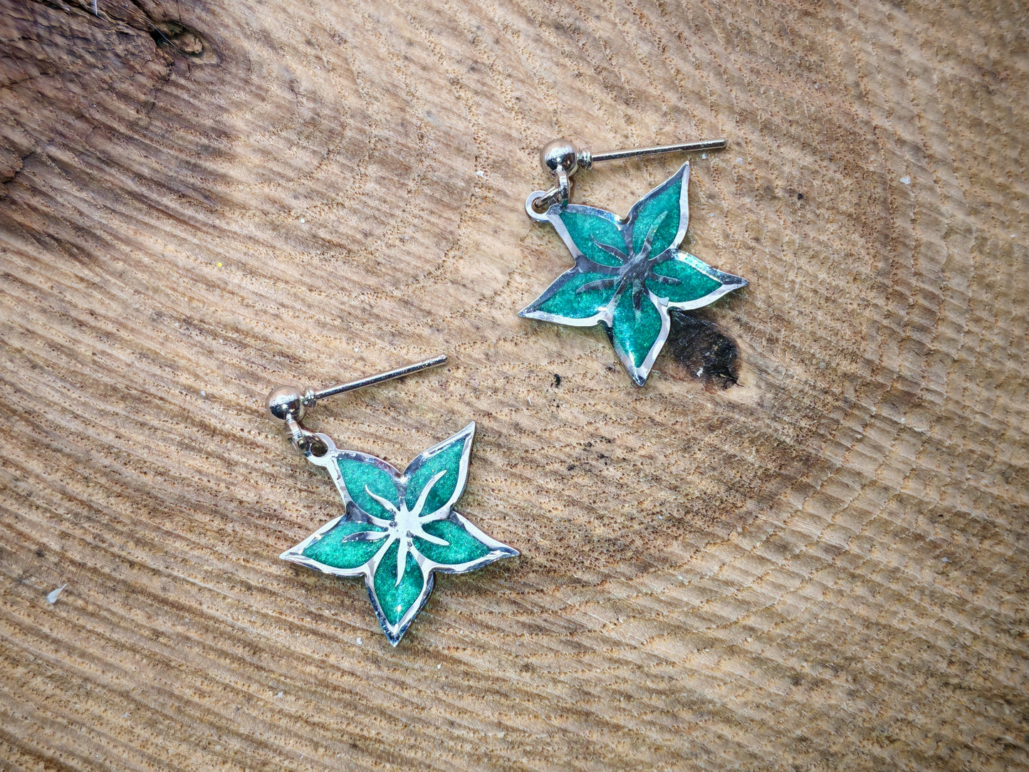 Boucles d’oreilles – Fleurs étoilées argentées