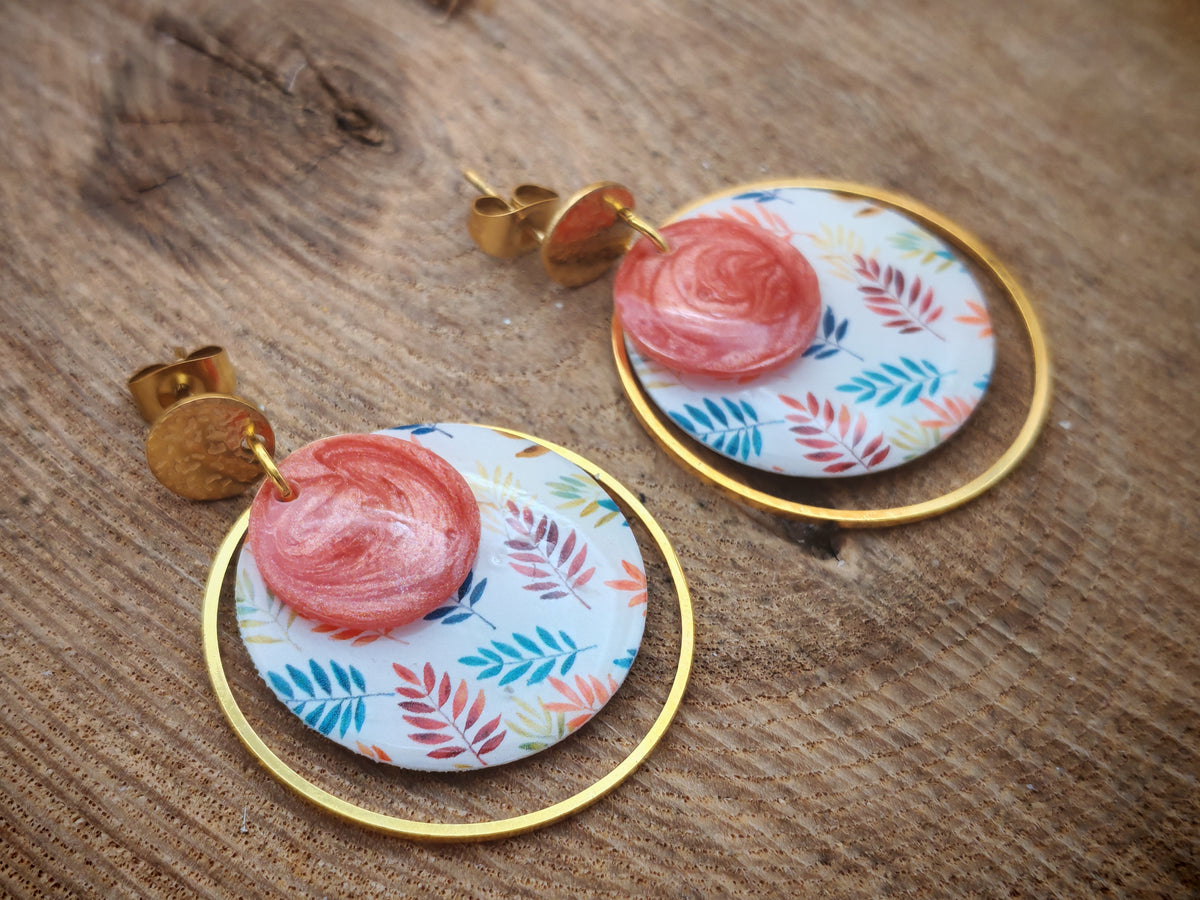 Boucles d’oreilles – Feuillages colorés sur fond ivoire