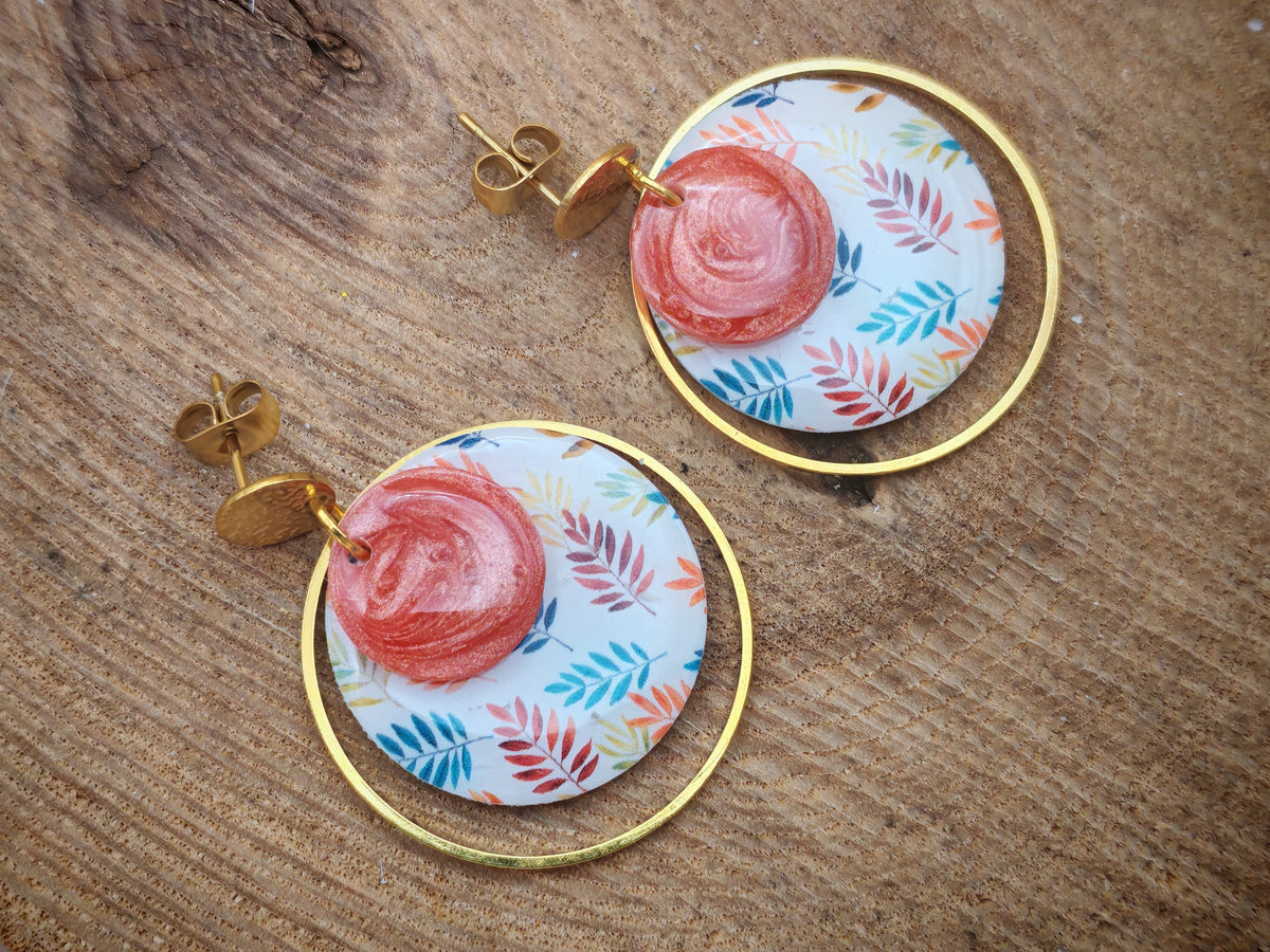 Boucles d’oreilles – Feuillages colorés sur fond ivoire