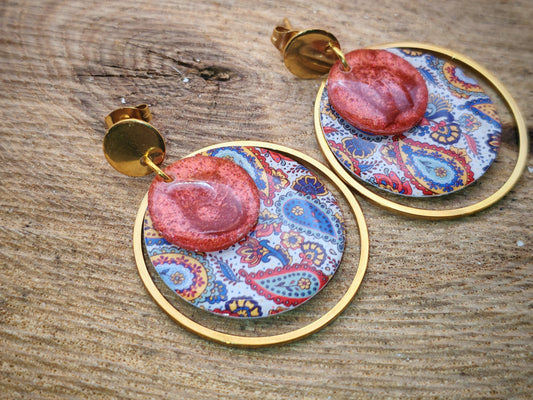 Boucles d’oreilles – Cachemire lumineux et rouge intense