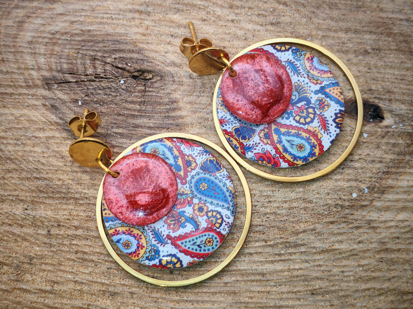 Boucles d’oreilles – Cachemire lumineux et rouge intense