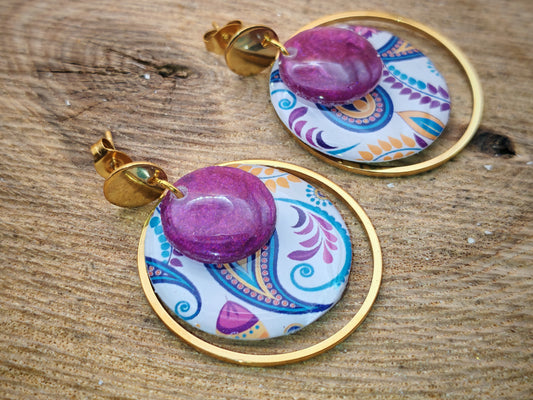 Boucles d’oreilles – Arabesques élégantes et violet lumineux