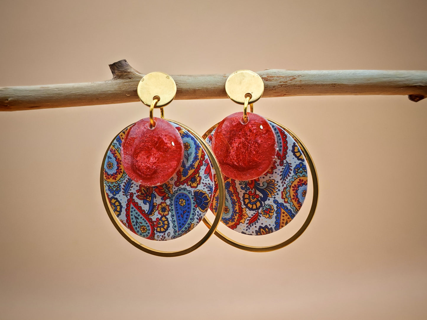 Boucles d’oreilles – Cachemire lumineux et rouge intense