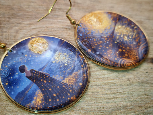 Boucles d’oreilles Klimt – Silhouette sous la lune dorée