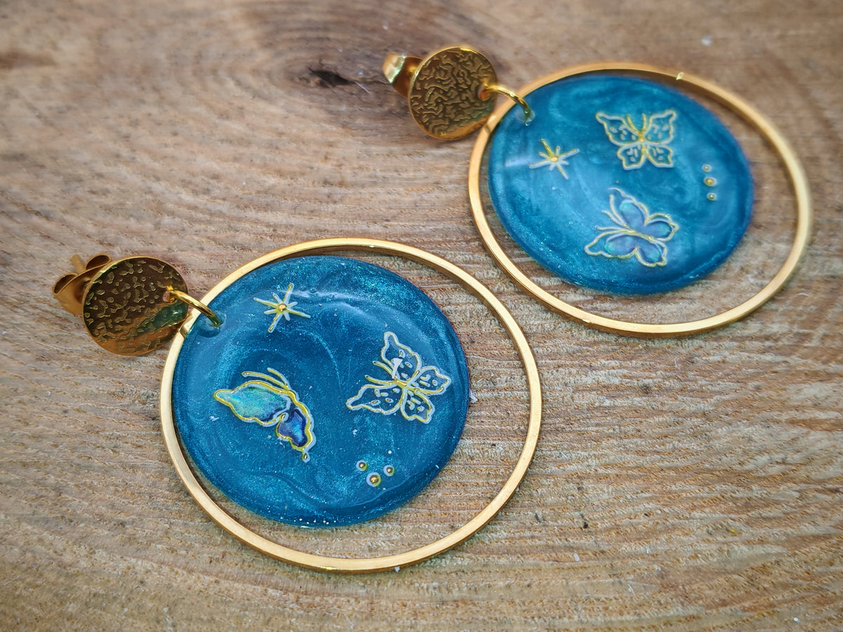 Boucles d’oreilles – Papillons célestes sur bleu givré