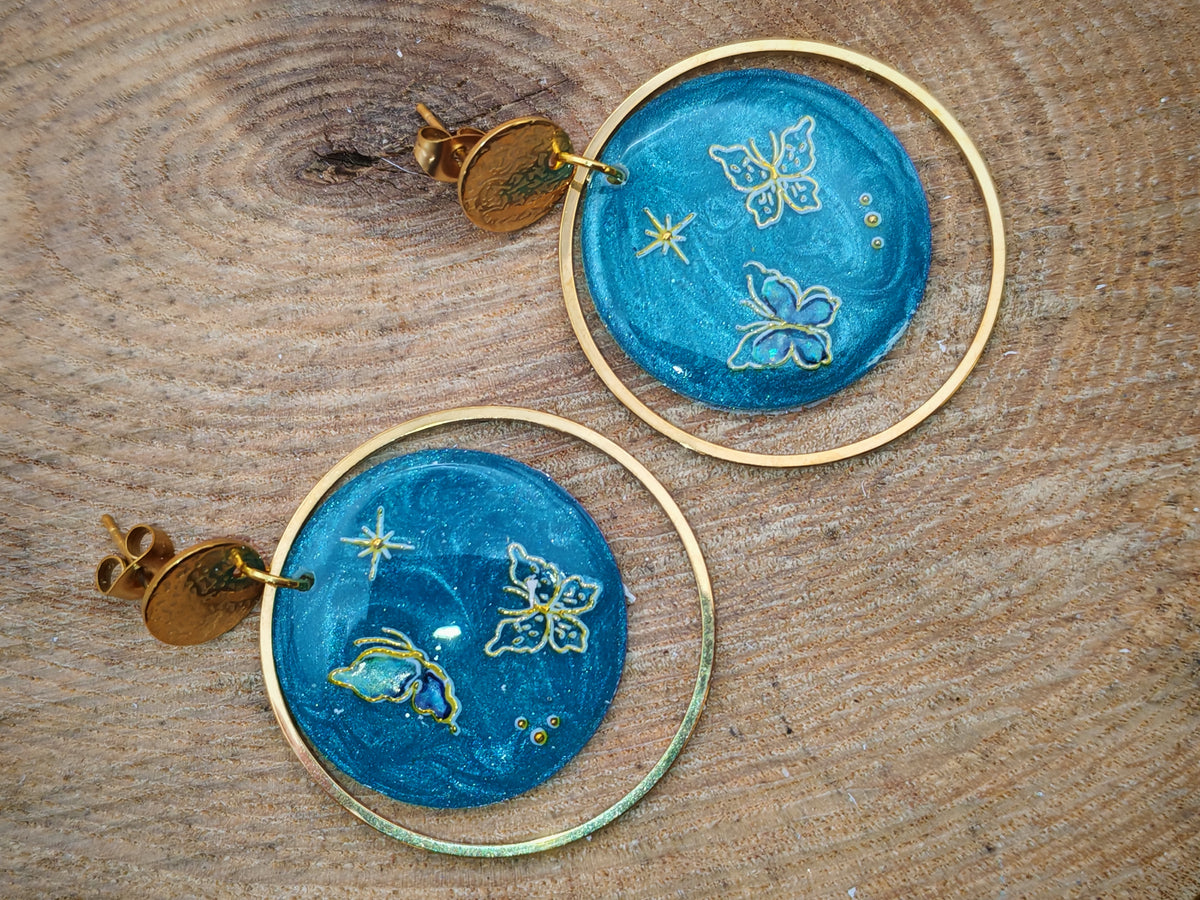 Boucles d’oreilles – Papillons célestes sur bleu givré