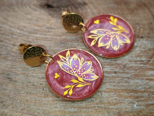 Boucles d’oreilles – Fleur rubis aux éclats dorés