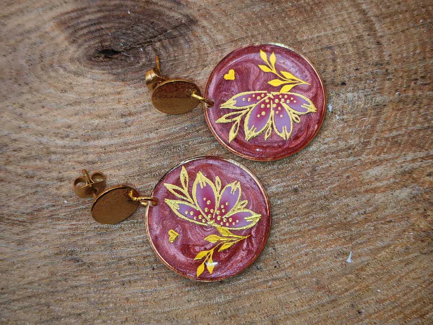 Boucles d’oreilles – Fleur rubis aux éclats dorés