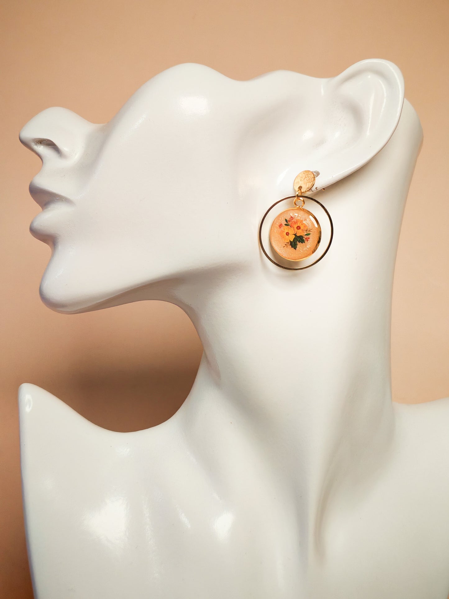 Boucles d’oreilles – Fleurs dorées en lumière de pollen