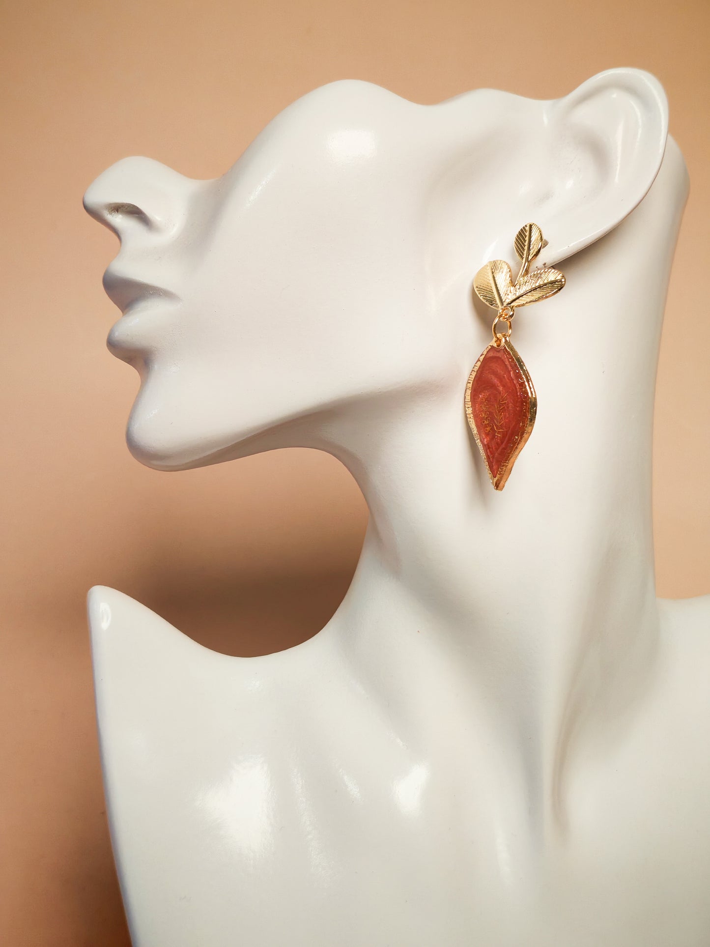 Boucles d’oreilles – Feuilles précieuses au reflet rosé