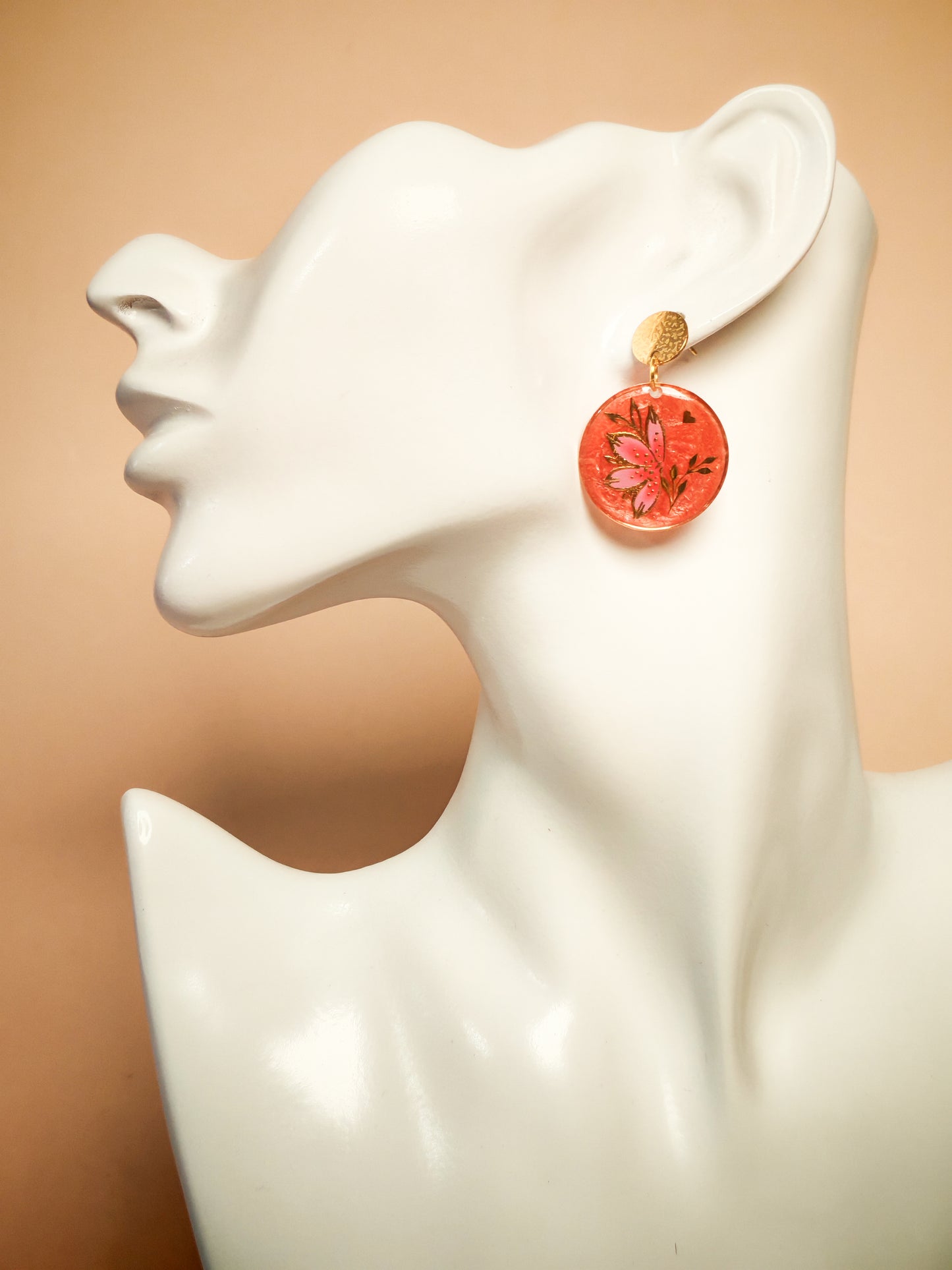 Boucles d’oreilles – Fleur rubis aux éclats dorés