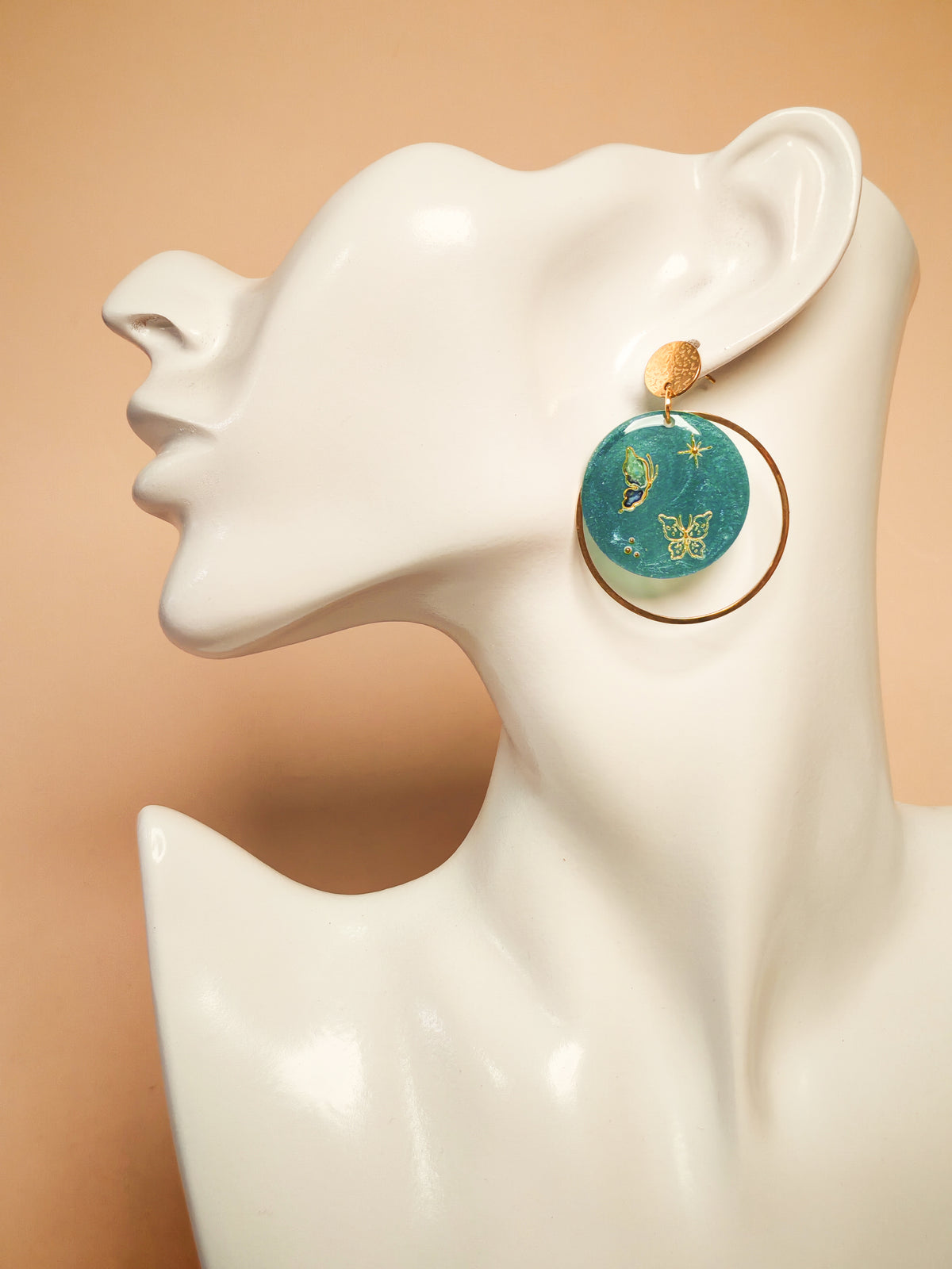 Boucles d’oreilles – Papillons célestes sur bleu givré