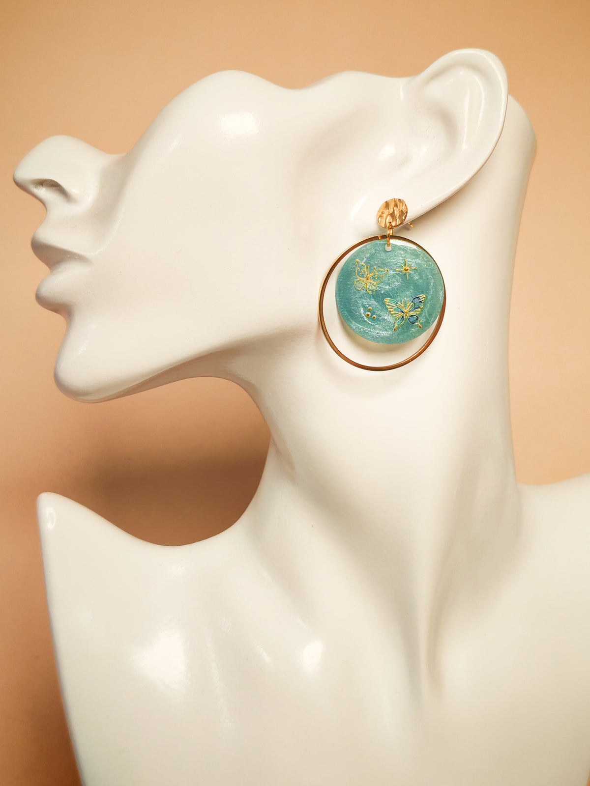 Boucles d’oreilles – Papillons dorés sur ciel givré