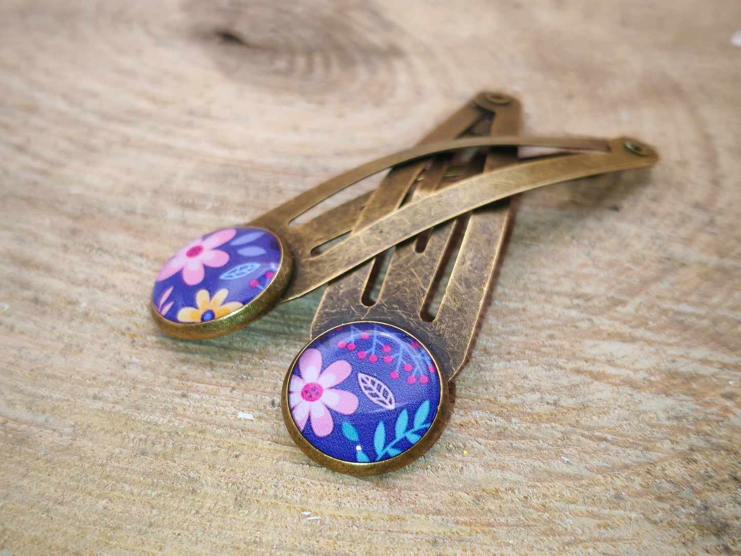 Duo de barrettes – Fleurs pastel sur nuit violette