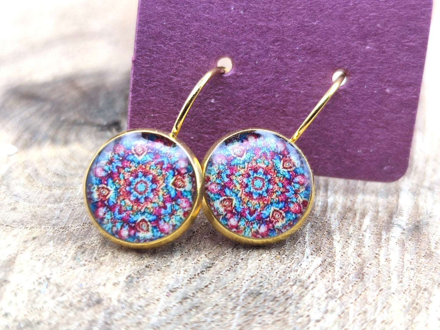 Boucles d'oreille de 12mm de diamètre en résine sur imprimé, fait main