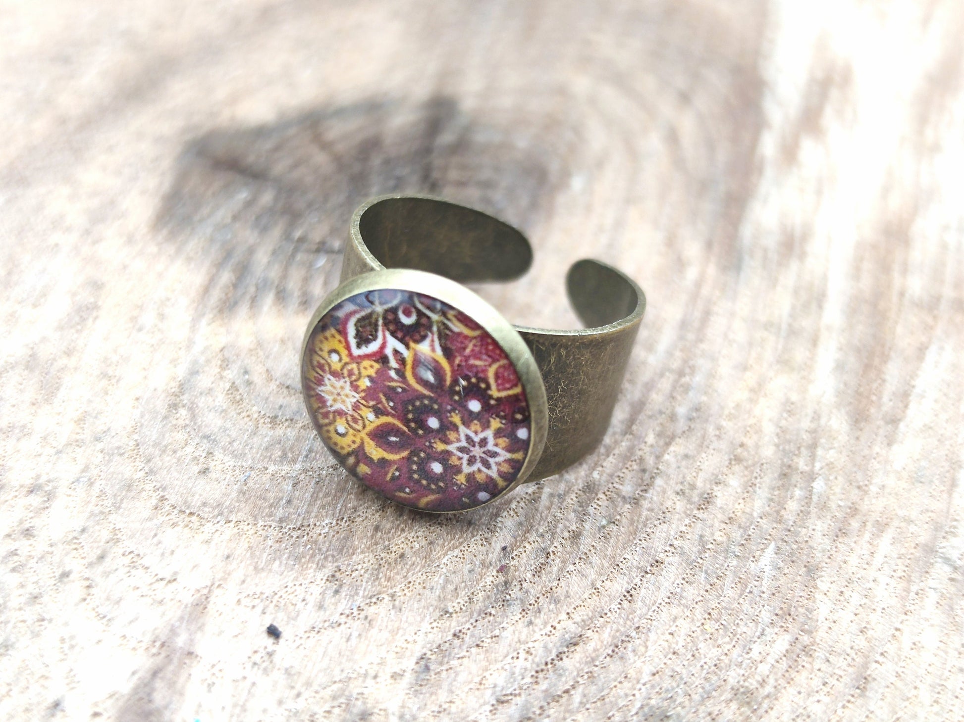 Bague, laiton couleur bronze, cabochon de 14 mm de diamètre en résine sur imprimé, fait main