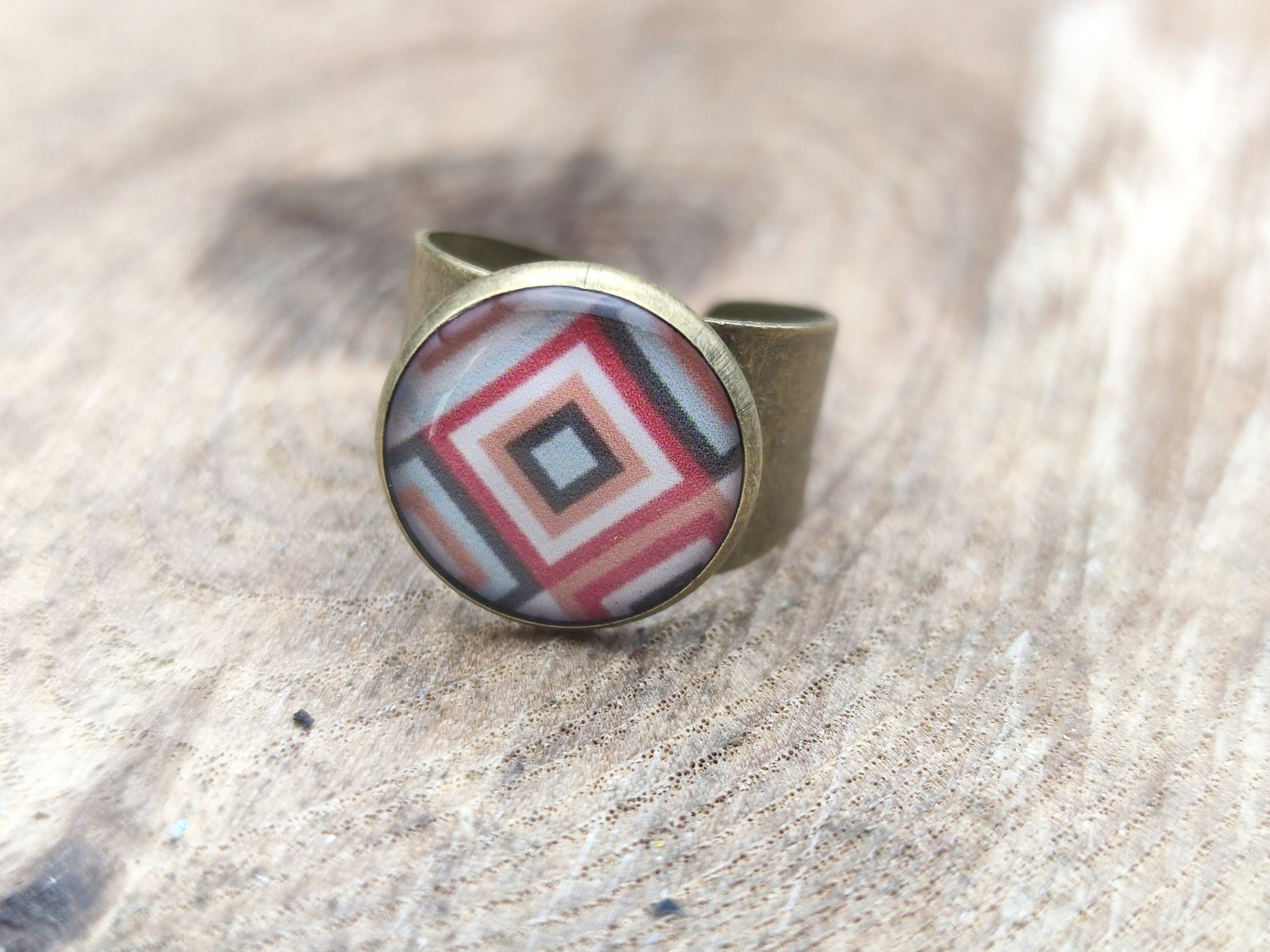 Bague, laiton couleur bronze, cabochon de 14 mm de diamètre en résine sur imprimé, fait main