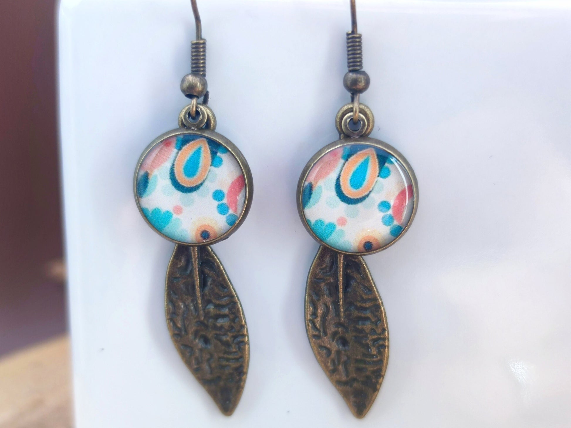 Boucles d'oreille de 12mm de diamètre en résine sur imprimé, fait main