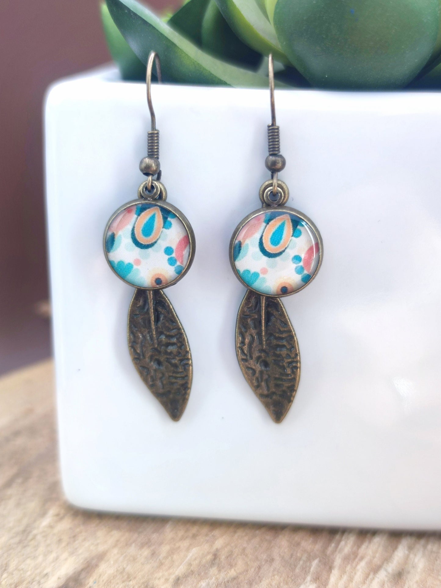 Boucles d'oreille de 12mm de diamètre en résine sur imprimé, fait main