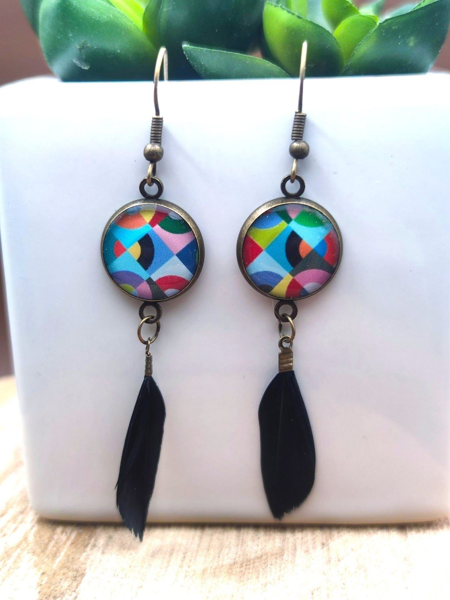 Boucles d'oreille de 14mm de diamètre en résine sur imprimé, motif asymétrique, fait main