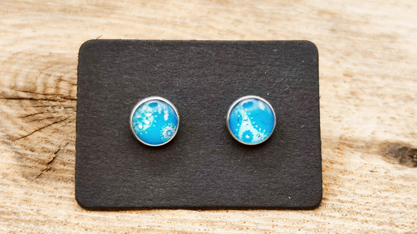 Clous d'oreille, cabochon de 6mm de diamètre en résine sur imprimé, fait main