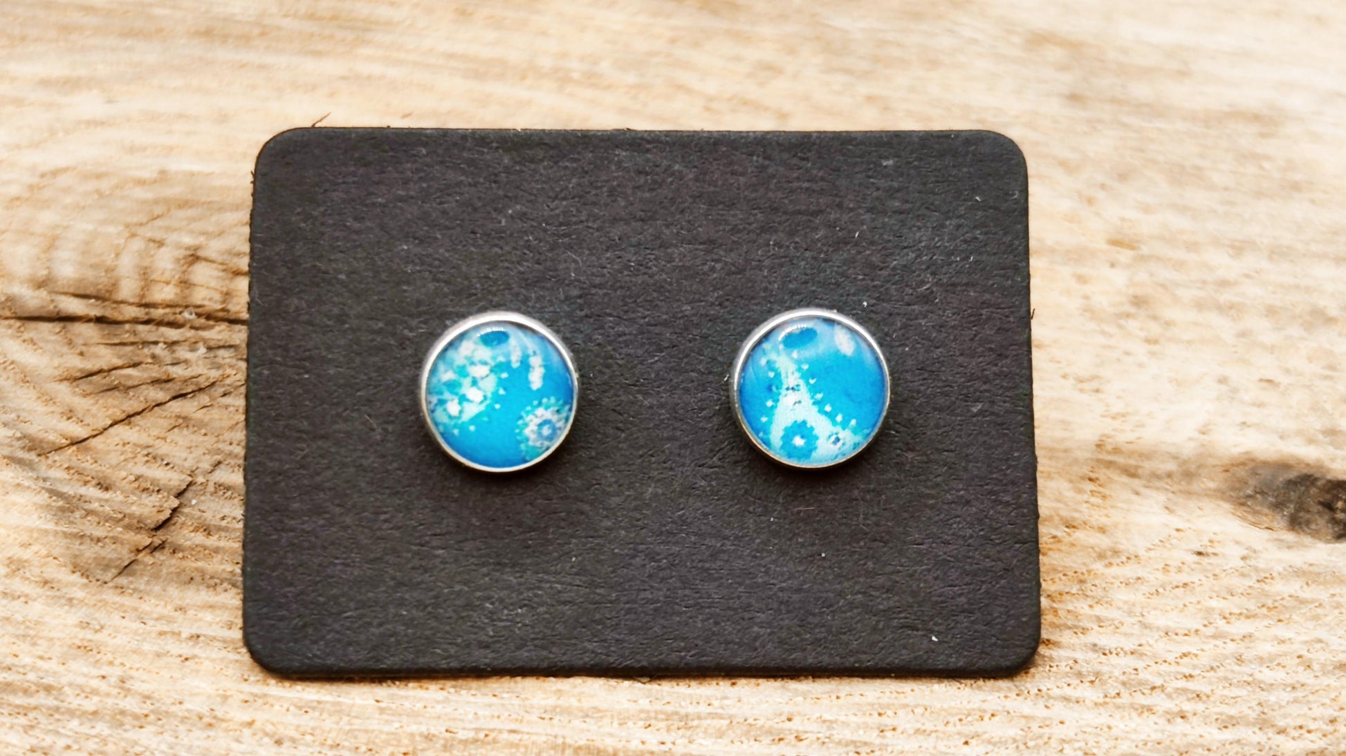 Clous d'oreille, cabochon de 6mm de diamètre en résine sur imprimé, fait main