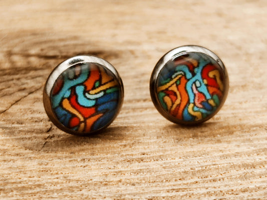 Clou d'oreille, cabochon de 8mm de diamètre en résine sur imprimé asymétrique, fait main