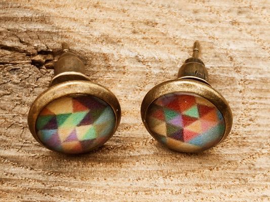 Clous d'oreille, cabochon de 8mm de diamètre en résine sur imprimé, motif asymétrique, fait main
