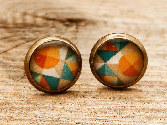 Clous d'oreille, cabochon de 8mm de diamètre en résine sur imprimé, motif asymétrique, fait main