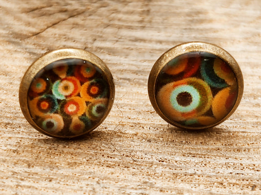 Clous d'oreille, cabochon de 8mm de diamètre en résine sur imprimé, motif asymétrique, fait main